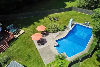 Image de Hv Spacious Retreat sleeps 13 with pool and hot tub