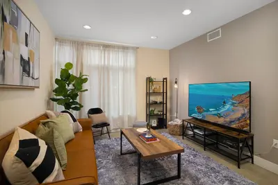 Image de 2br Home - 2min Walk to Downtown Pasadena & Convention Center