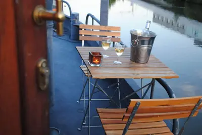 Image de houseboat near city center