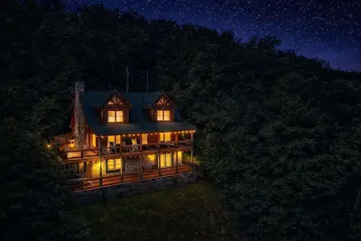 Image de Luxury Smoky Mountain Cabin w/ Theater & Hot Tub