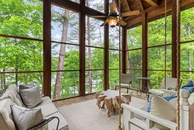 Image de Live the Lake Life - Paddle, Play, Relax: The perfect Lakefront Getaway!