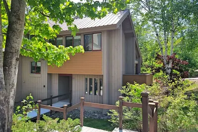 Image de Open concept, deck, fireplace, Ac, pet-friendly, near Loon. C6301 by Lrs