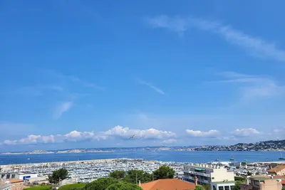 Image de La Pointe Rouge vue mer