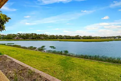 Image de Waterfront Four Bedroom Townhome ~ Stunning Views ~ Porch with Water View