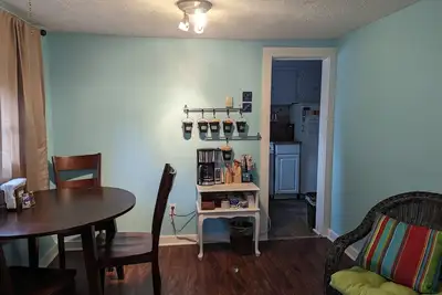 Image de Rustic Lakeside Cottage 15 minutes to Petoskey.