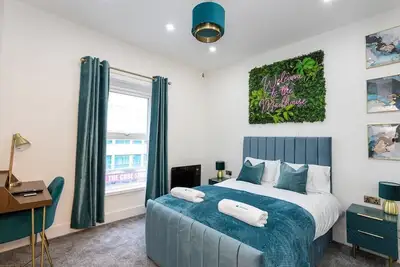Image de Luxurious Duplex in Bolton – Sleeps 6 – Parking