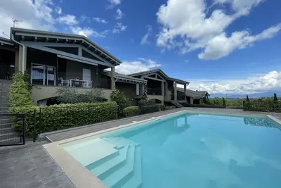 Image de La Bella Vita, new three-bedroom apartment with pool just minutes from Lake Garda.