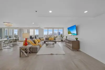 Image de Central Location | Private Balcony | StayCozy