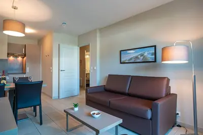Image de Les Thermes 402 - Appt avec piscine commune