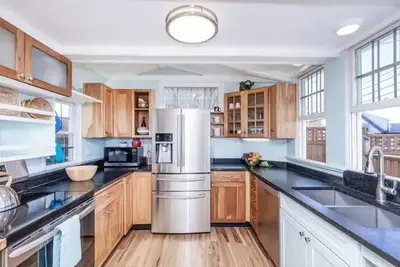 Image de 3br/2 Ba Harborside Home · Fenced Backyard+Grill · Ocean Views