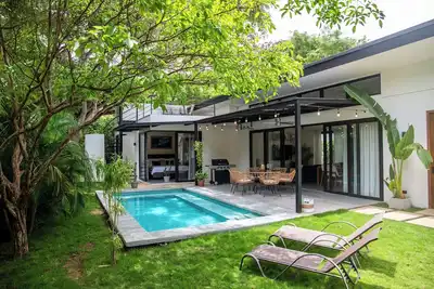 Image de Modern Tree House close to beach