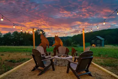 Image de A+ Location, Flat Roads, Huge Fire Pit, Stadium Theater, Hot Tub, 350mb Wifi