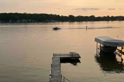 Image de Lakefront! One of the best views on the lake!