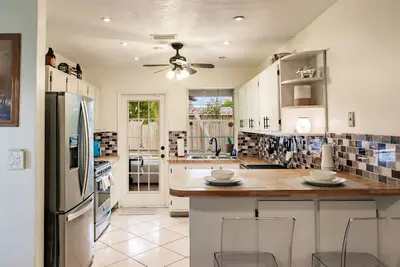 Image de Sunrise 2bdrm Modern Home with Pool\/Bbq\/Parking