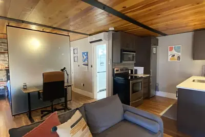Image de The Lofts #3 Cozy Downtown Studio Getaway