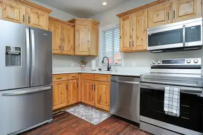 Image de River R&R Historic mountain views. Ski Monarch 25 miles. Blocks from downtown.