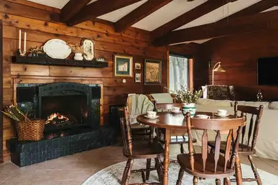 Image de Rosemary on Grand - Cottage Core Lakehouse w/ Ada Dock in Gated Community