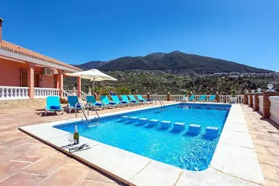 Image de Maison de vacances Alcaucin pour 8 - 16 personnes avec 6 chambres à coucher - Maison de vacances
