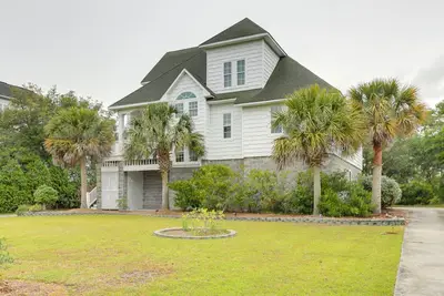 Image de Harkers Island Vacation Rental with Pool Table!