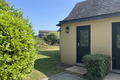 Image de Cottage Yvel au pied du lac au duc, son golf et sa base nautique