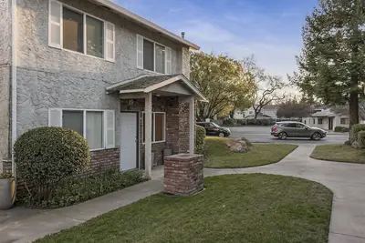 Image de Recently Furnished Brick Townhome Near Chico State