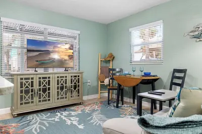 Image de New! 1st Floor with Beach Access Heron's Walk #1