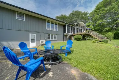 Image de Centrally Located Brevard Home w/ Deck & Fire Pit!