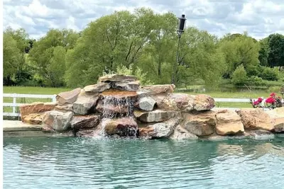 Image de Your own Private Farmhouse on Stunning Horse Ranch