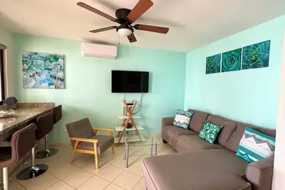 Image de Ocean Breeze Condo<br><br>This minimalist-inspired condo will completely submerge you into the Pura Vida mindset, for an unforgettable time away!