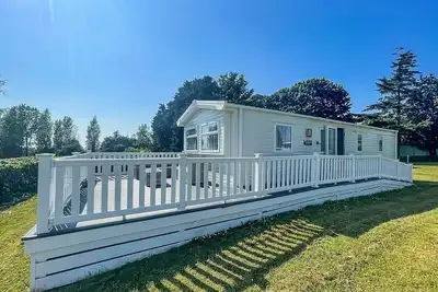 Image de Beautiful 6 berth caravan with decking in Norfolk ref 89001mv