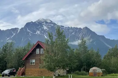 Image de Perfect Alaskan Get away! Comfy, cozy, and remote…you will not regret it.