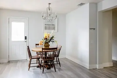 Image de Welcome to your modern home in Austin, close to downtown and the airport!