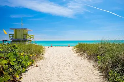 Image de Ocean Front Condo - Walk out to the Sand