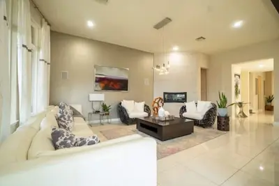 Image de Serenity Stay Katy - Luxury Home