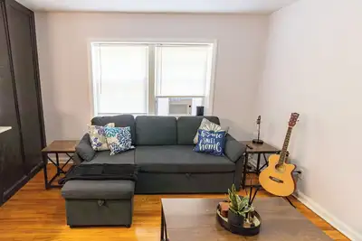 Cozy, Quaint, Beautiful One Bedroom Apartment Newark