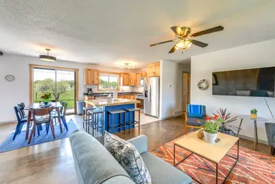 Image de Family-Friendly Lander Home Rental: Yard, Patio!