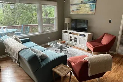 Image de Modern with View, Pippin Cottage is between CRVillage & Lake Lure Beach