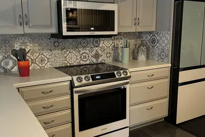 Image de Welcome Home - quiet location - lots of trees - your stop to North Michigan