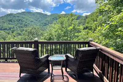 Image de Elk River Cabin Watauga Lake Hot Tub 3 Stories 3 Bedrooms Mountain View’s hiking