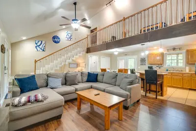 Image de Cozy Tennessee Lake House w/ Grill & Fire Pit!