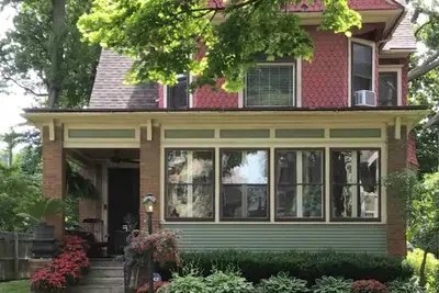 Image de Charming 2nd floor unit in historic district