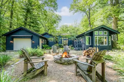 Image de White Oak Retreat - Sleeps 10 with inground pool\/hot tub in the heart of Harbert