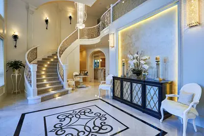 Image de State-of-art Elegant 5br&5. 5ba Mansion With Home Theatre & Backyard Oasis!