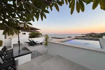 Image de Private 3 bed 3 bath home with it's own pool and amazing ocean views.