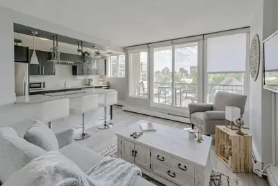 Image de Nearby Saddledome | Ac | Parking Central Dt Condo