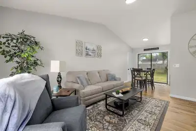 Image de Updated & Cozy 3 Bdr Home