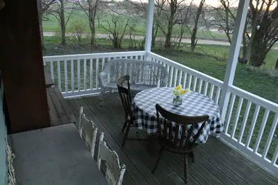 Image de Cozy country \"unplugged\" upstairs apartment with lots of room for family fun.