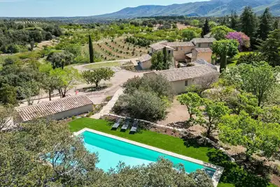 Image de Mas en pierre, cadre exceptionnel Bonnieux 14 personnes
