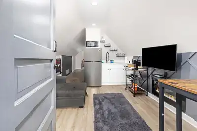 Image de N Ridgeway · Logan Square Cozy Apartment - Games+Arcade - Patio