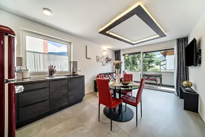 Image de Apt. \"Il Cuore Rosso\" - nouvelle construction dans le centre avec vue sur la montagne, balcon et A/C